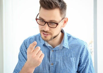 لنز آستیگمات چیست؟