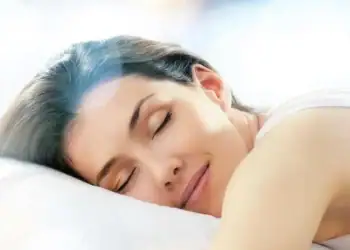 آیا می توان با لنز خوابید؟