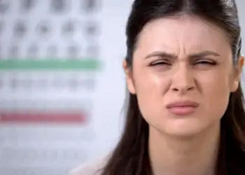 مشکل دو بینی یا تاری دید با لنزهای طبی