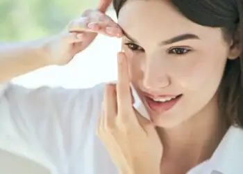 چقدر می توان لنز را در طول روز استفاده کرد؟