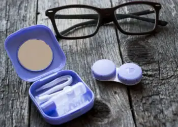 چطور بفهمیم لنز چپ و راست را اشتباهی گذاشتیم؟